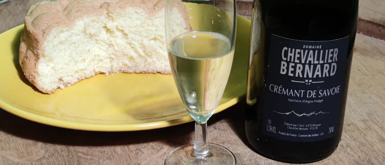 Family recipe for the famous Savoy cake, perfect to enjoy with our Crémant