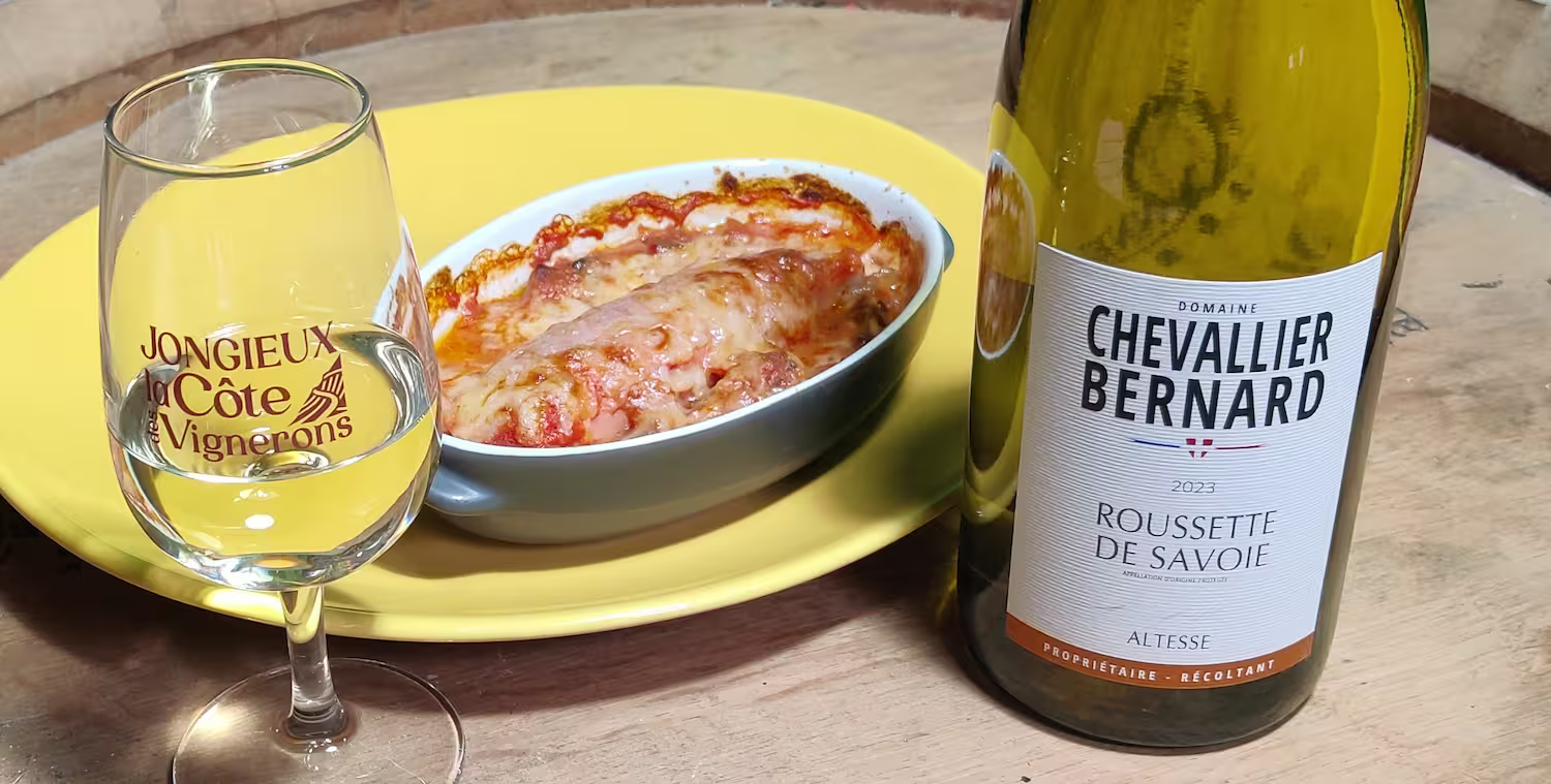 Enjoy our Roussette de Savoie white wine with pike quenelles in tomato sauce.