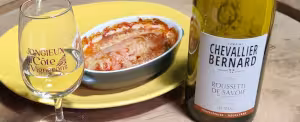 Njut av vårt vita vin Roussette de Savoie med abborre quenelles i tomatsås.